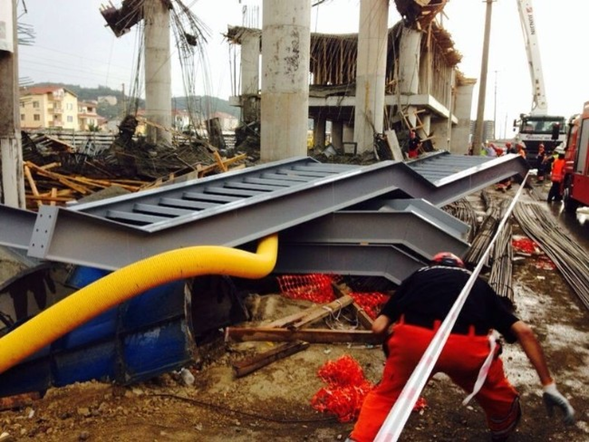 Sakarya\'da Hızlı Tren İnşaatında Çökme: 5 Yaralı