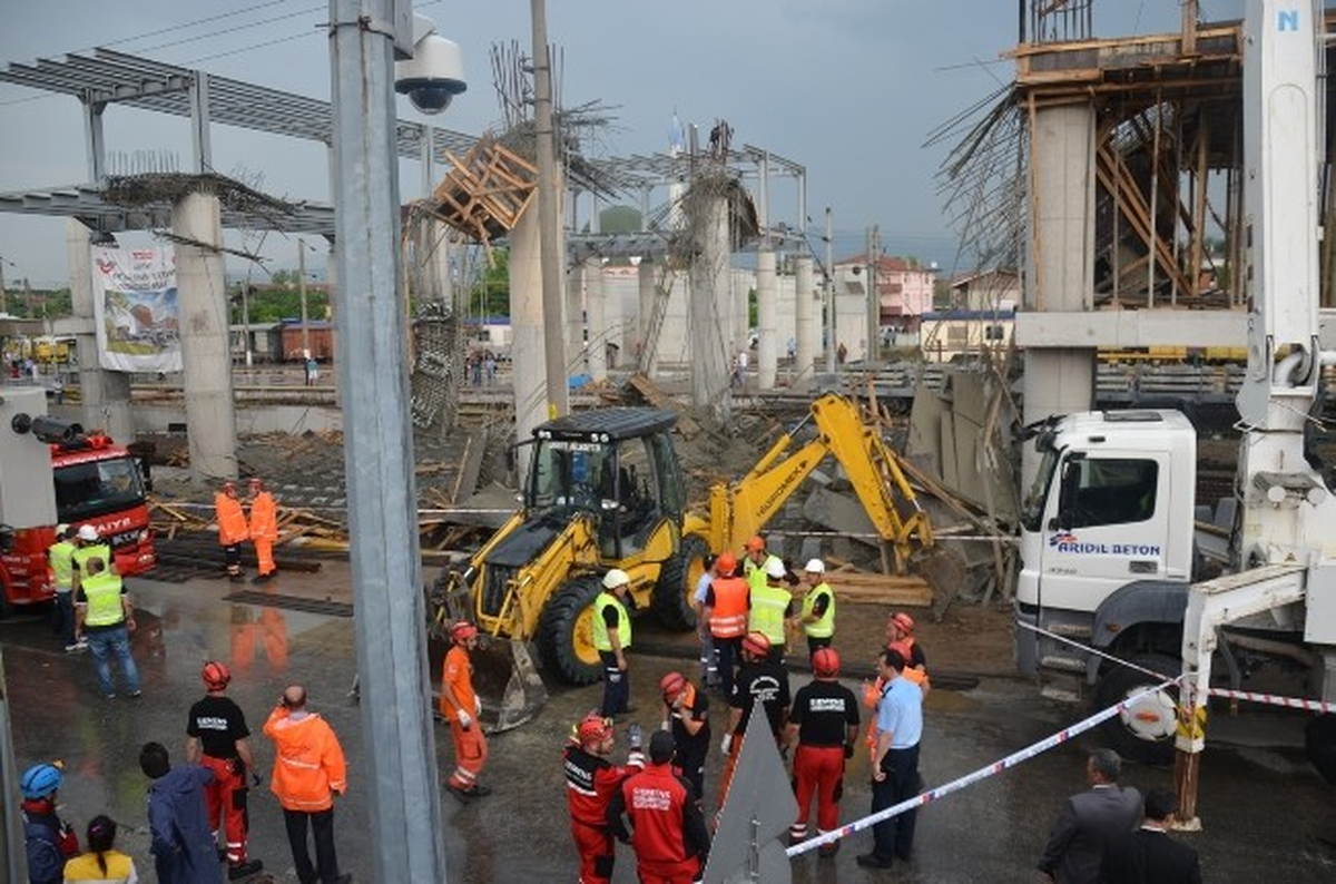 Sakarya\'da Hızlı Tren İstasyonunda Çökme: 6 Yaralı