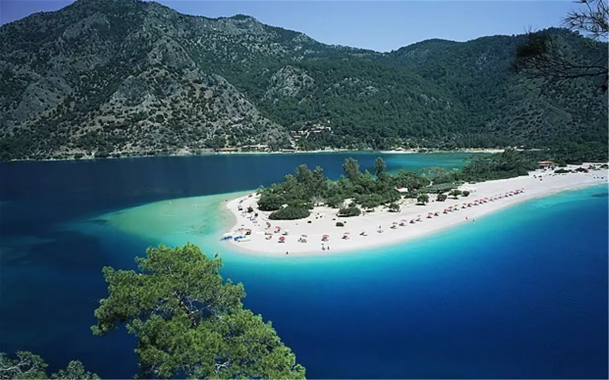 Seyahate Çıkanlar Akraba ve Arkadaşlarının Evinde Kaldı