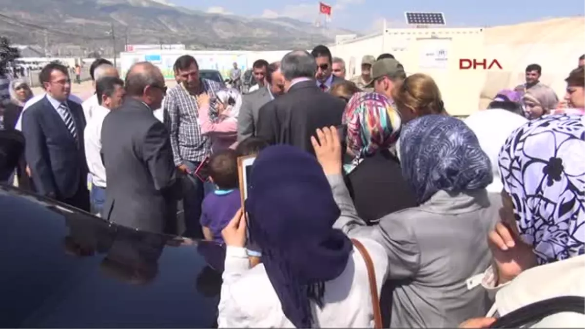 Suriyeli Sığınmacılar 3 Çadırda Sergi Açtı