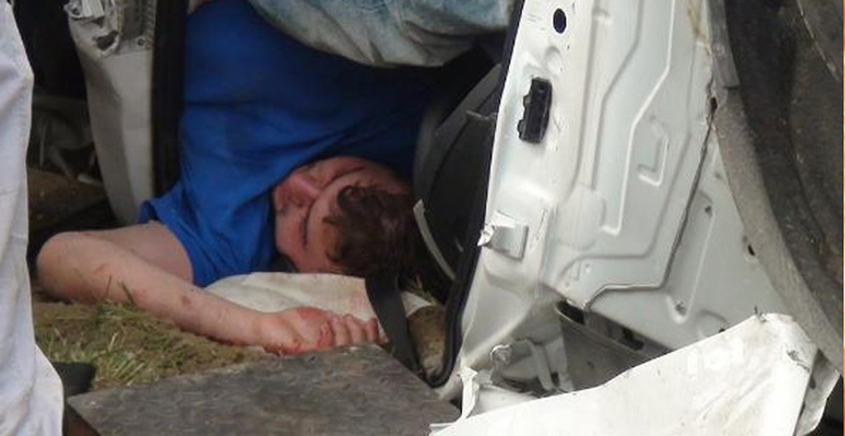 TIR\'ın Altında Kalan Otomobilde Can Pazarı: 2 Yaralı