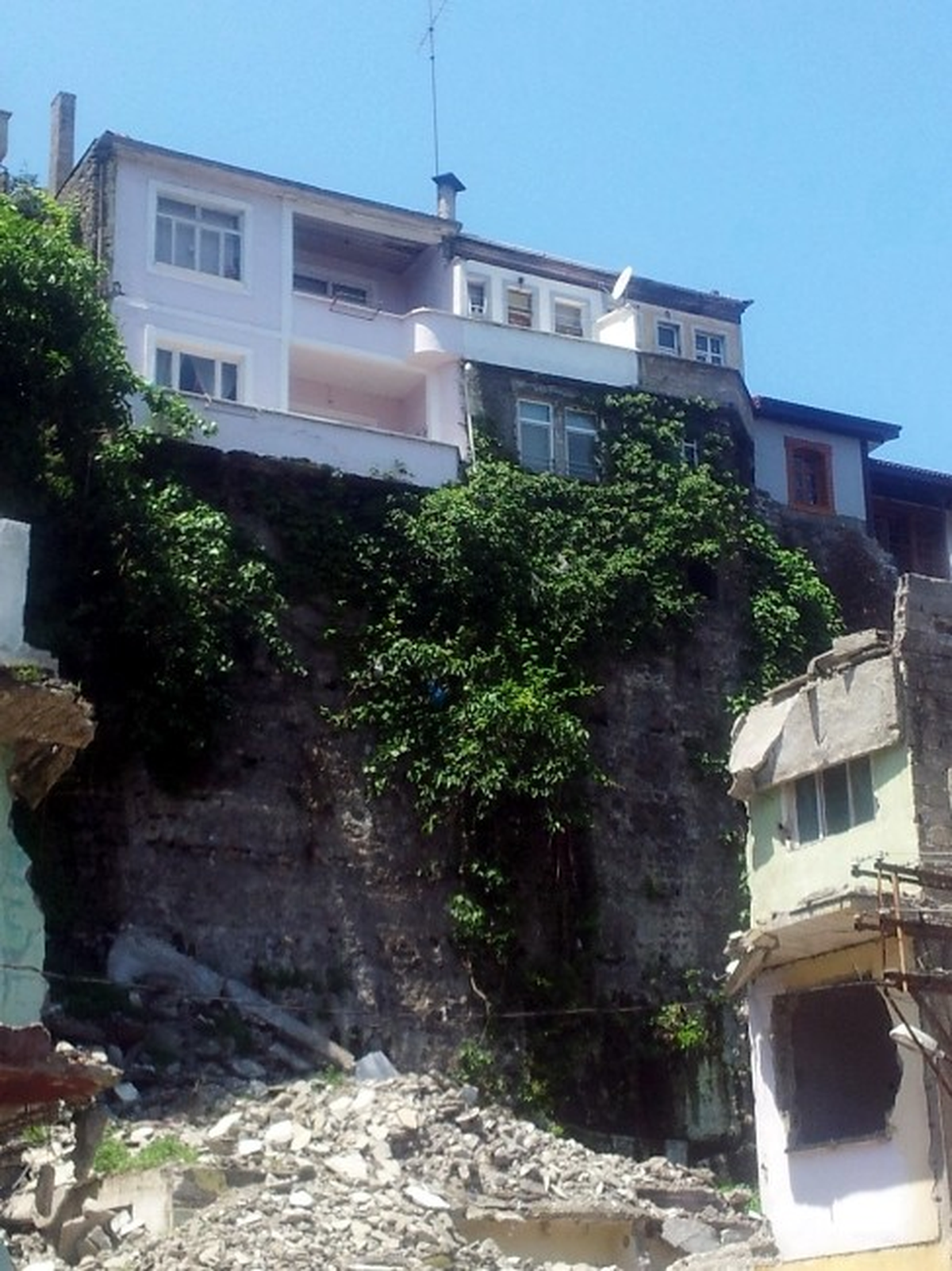 Trabzon Surları "Kalekondu" İşgali Altında