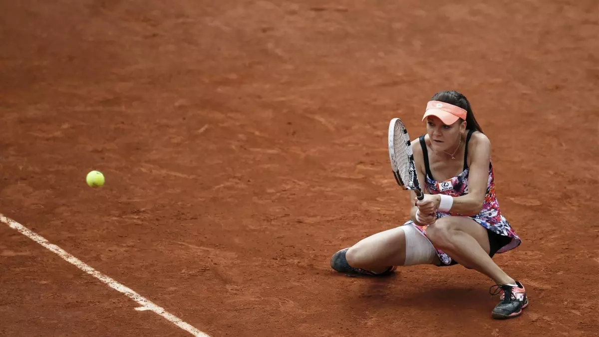 Agnieszka Radwanska, Roland Garros\'un Üçüncü Turunda Elendi