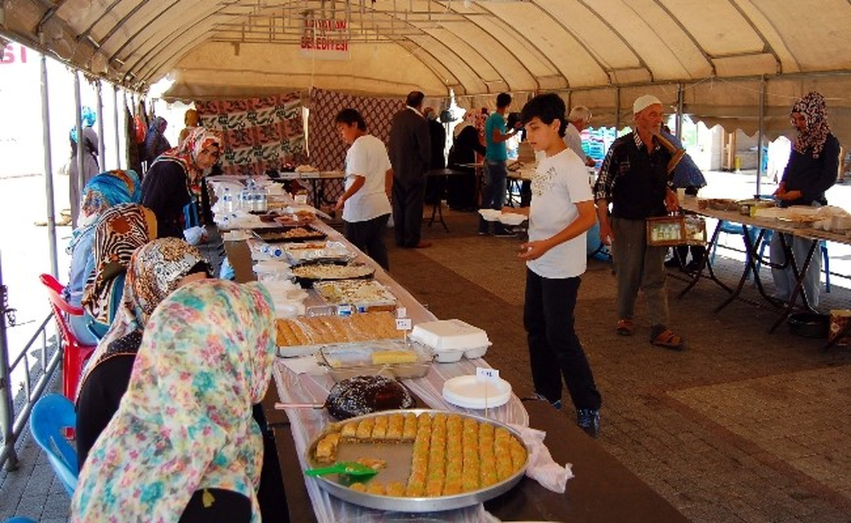 Anadolu Gençlik Derneği\'nden Kermes