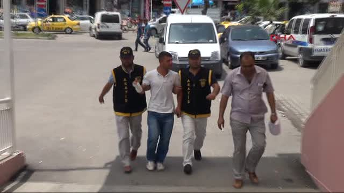 Adana\'da Annesini Bıçaklayıp 400 Lirasını Gasp Etti