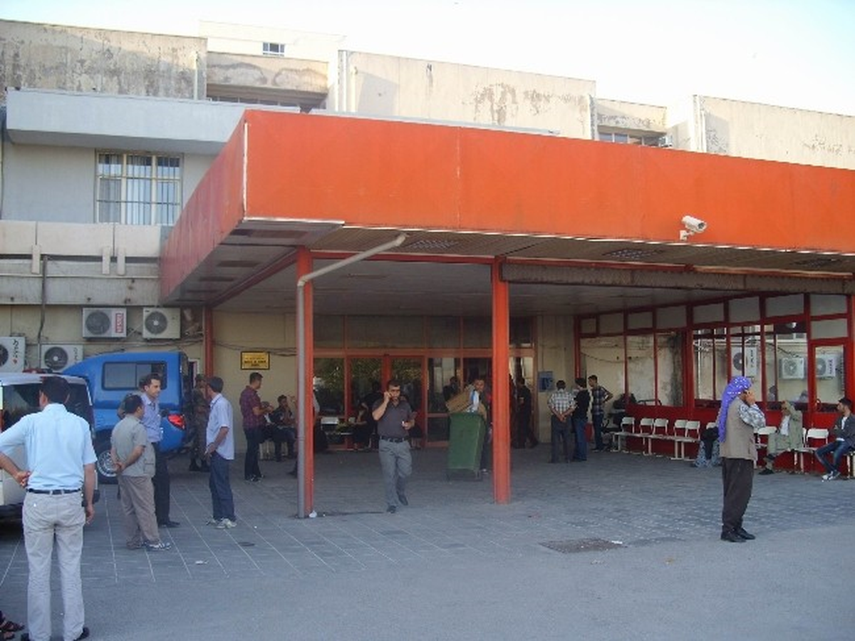 Askere El Bombası Atarken Eli Kopan Gösterici Ameliyata Alındı