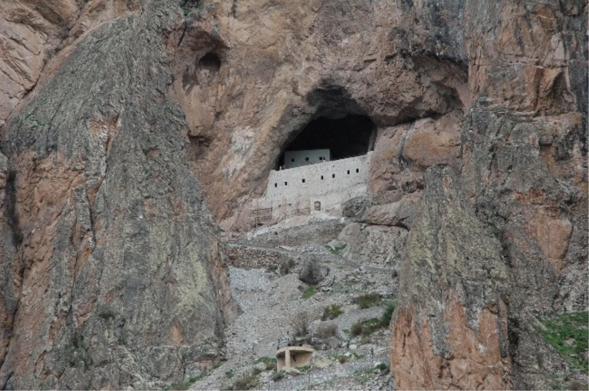 Harabe Manastırı Restorasyonla Turizme Kazandırdılar