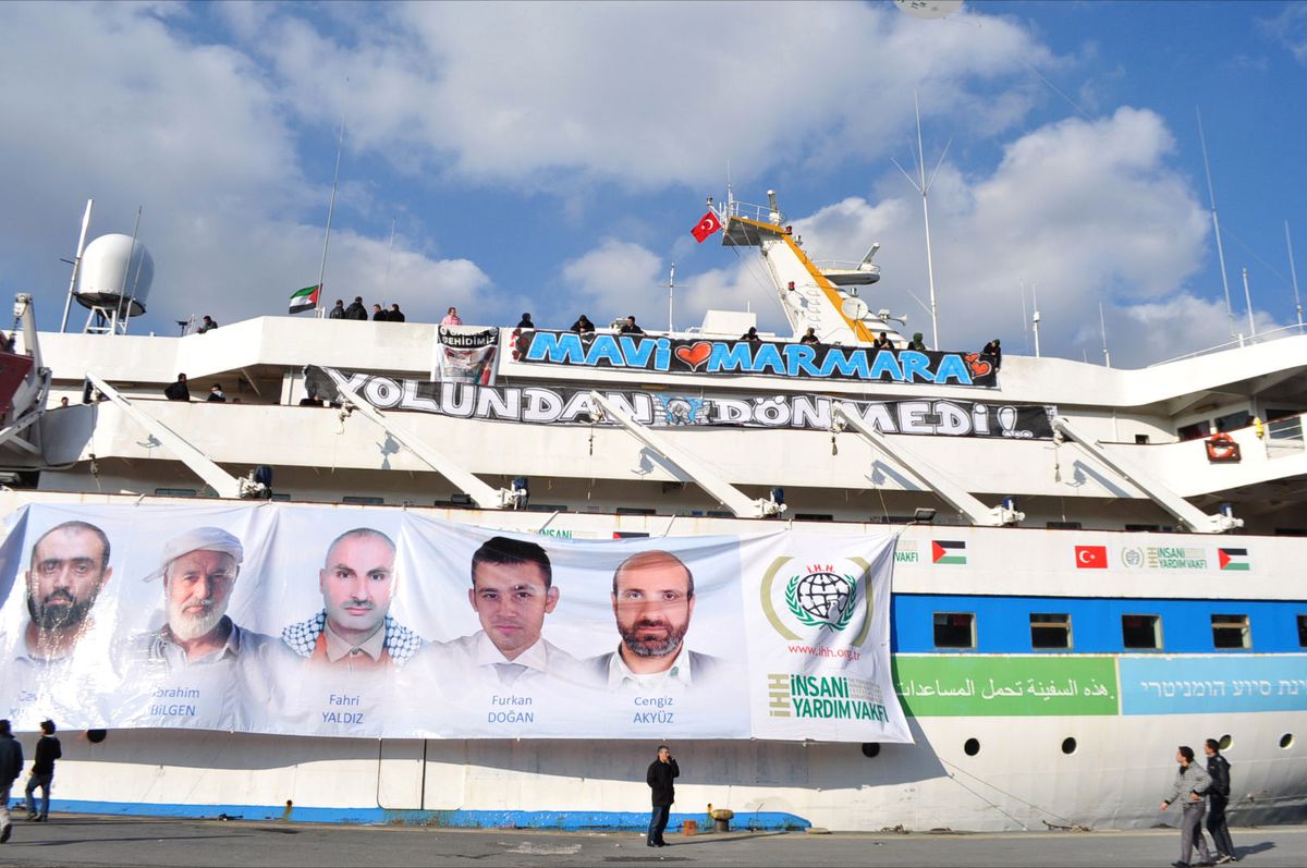 Mavi Marmara Gemisi Organizatörleri, Gemi Önünde Bir Araya Geldi