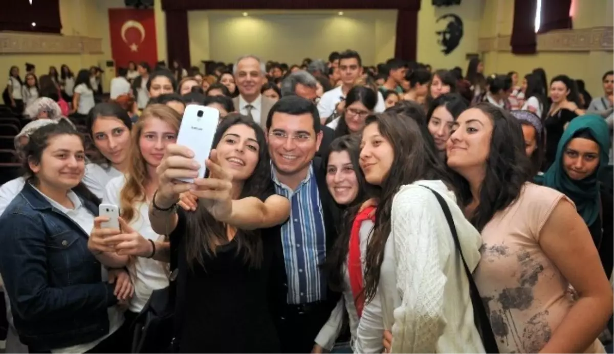 Başkan Tütüncü Öğrencilerle Bir Araya Geldi