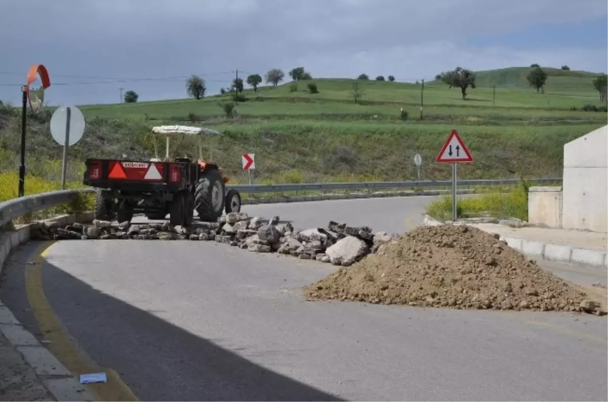 Benim" Dediği Yolu Hafriyat Dökerek Kapattı