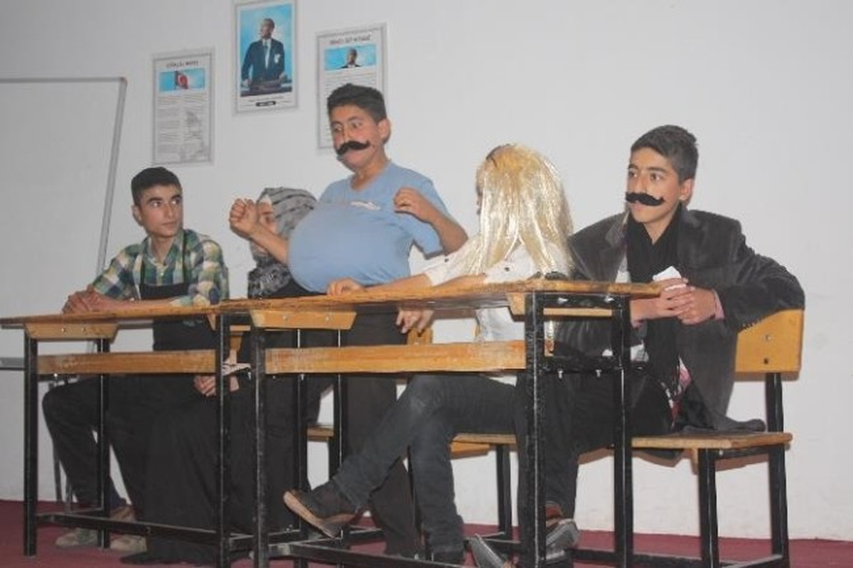 Çatak\'ta Tiyatro Gösterisi