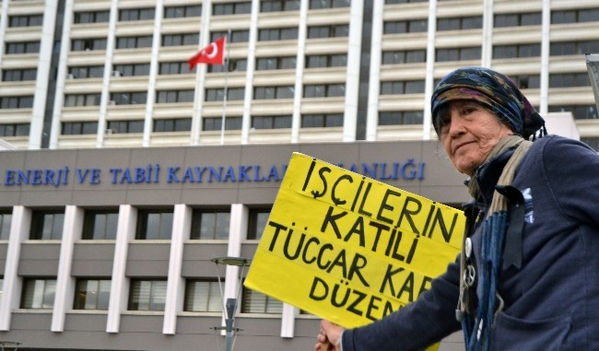 Enerji Bakanlığı Önünde Zincirli Eylem