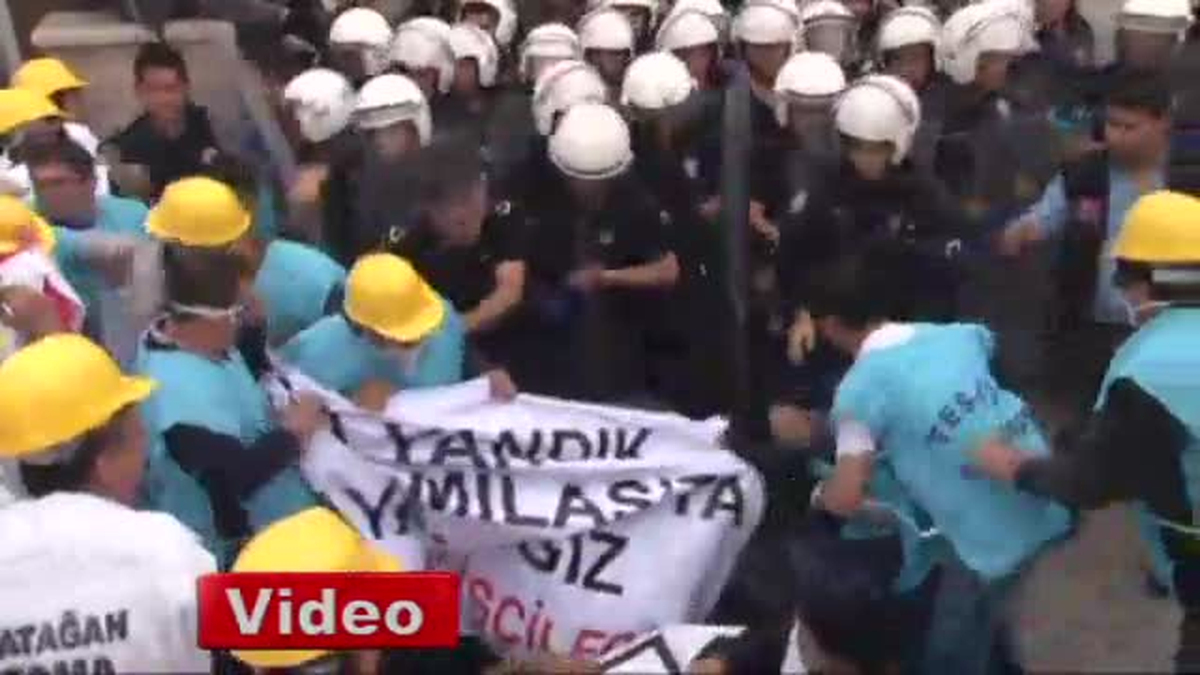 Enerji Bakanlığı Önünde Zincirli Eylem