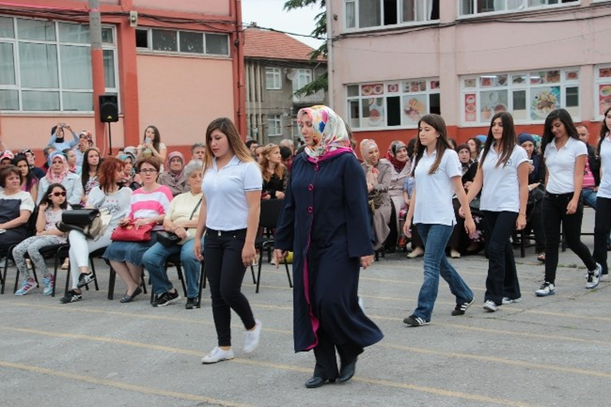 Ereğli Lisesi'nde 46. Dönem Mezunlarına Diplomaları Verildi