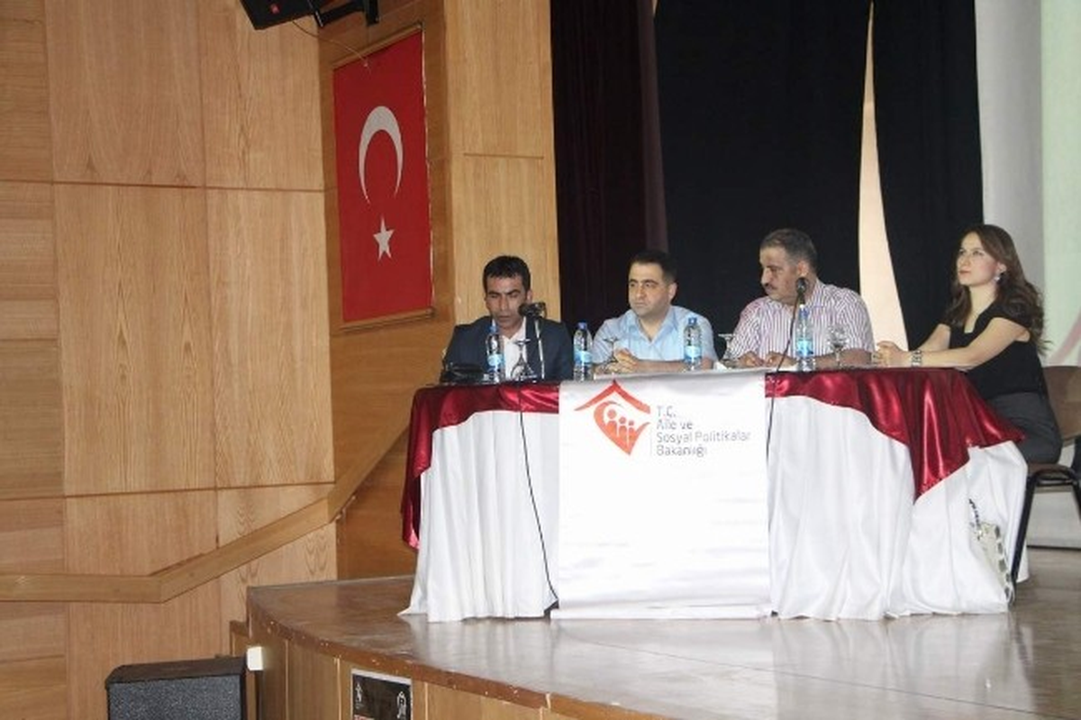Erken Yaşta Evlilik Konulu Konferans