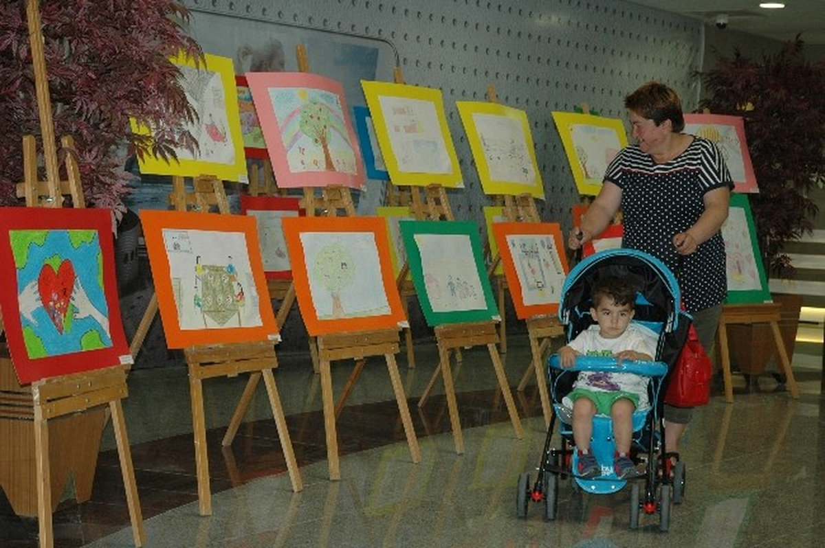 Erzurum\'da Ailem Konulu Resim Sergisi Açıldı