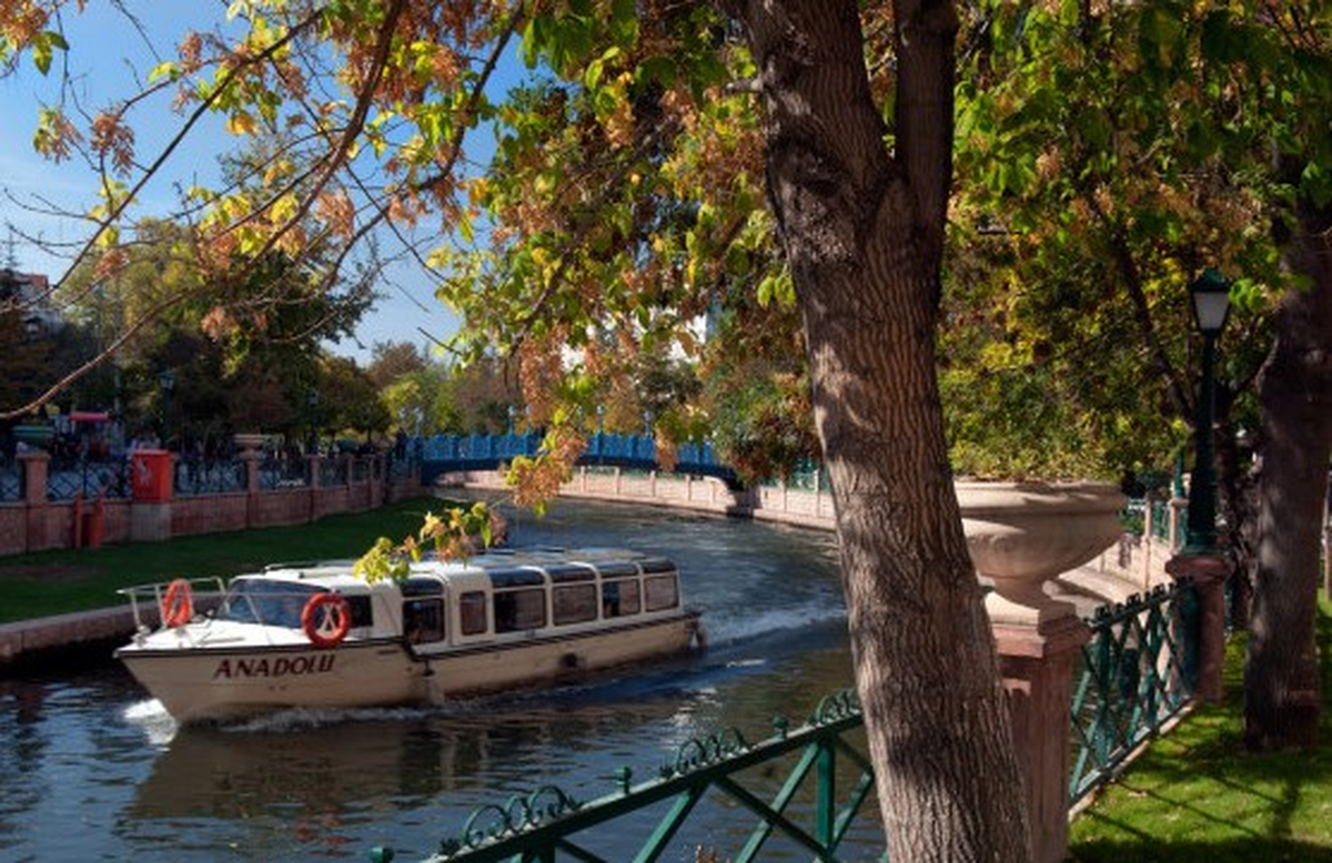 Eskişehir ABD\'de Yayınlanan Turizm Dergisinde