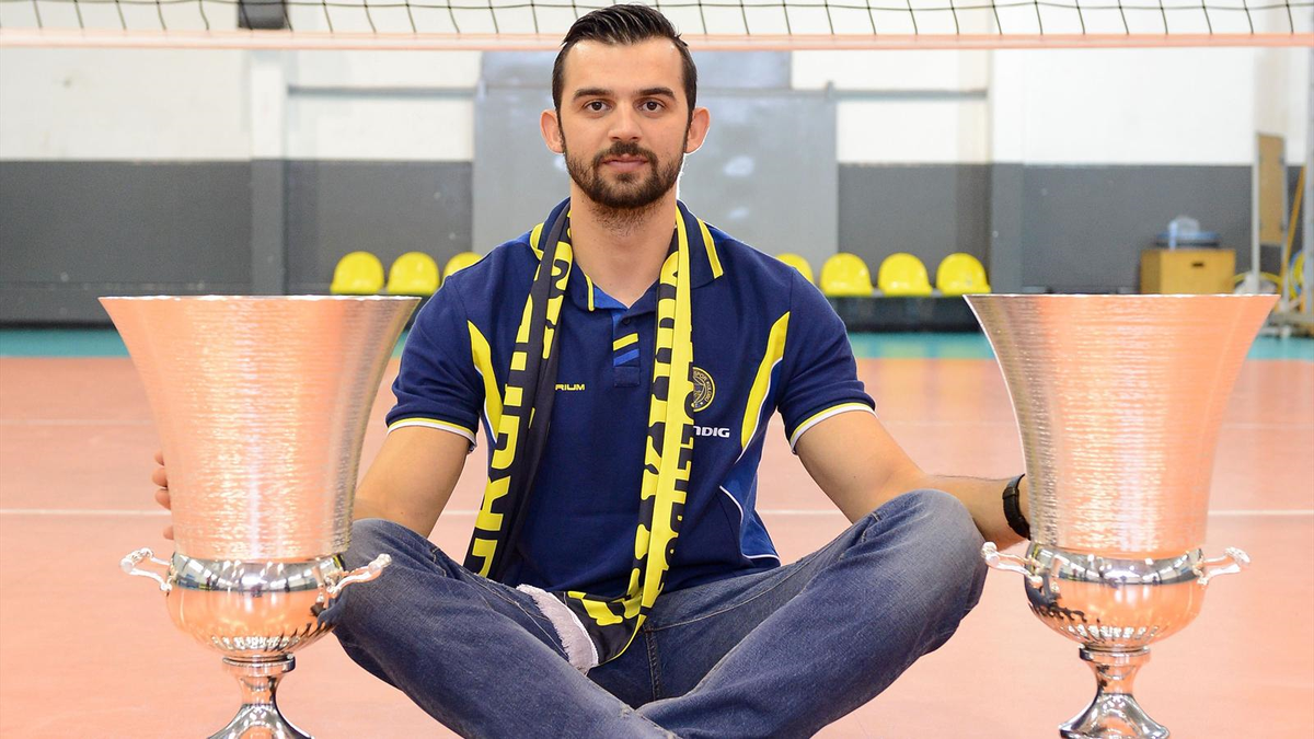 Fenerbahçe Erkek Volaybol Takımı, Arslan Ekşi\'yle Olan Sözleşmesini 2 Yıl Uzattı