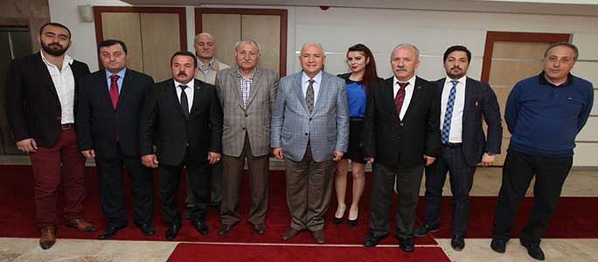 İş Adamlarından Başkan Yaşar\'a Ziyaret