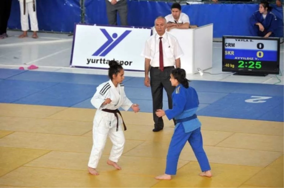 Judo Yıldızlar Türkiye Şampiyonası Karaman\'da Başladı