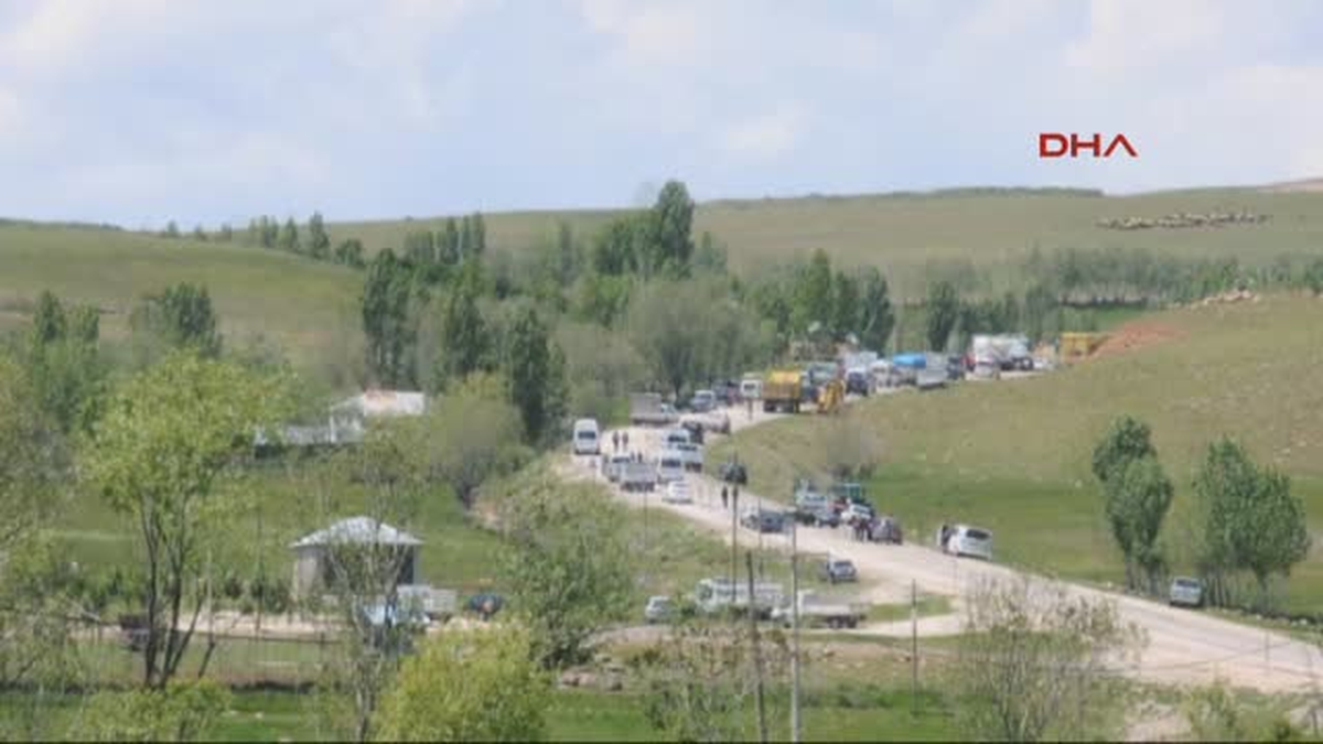 Karlıova Yolunu Kesti