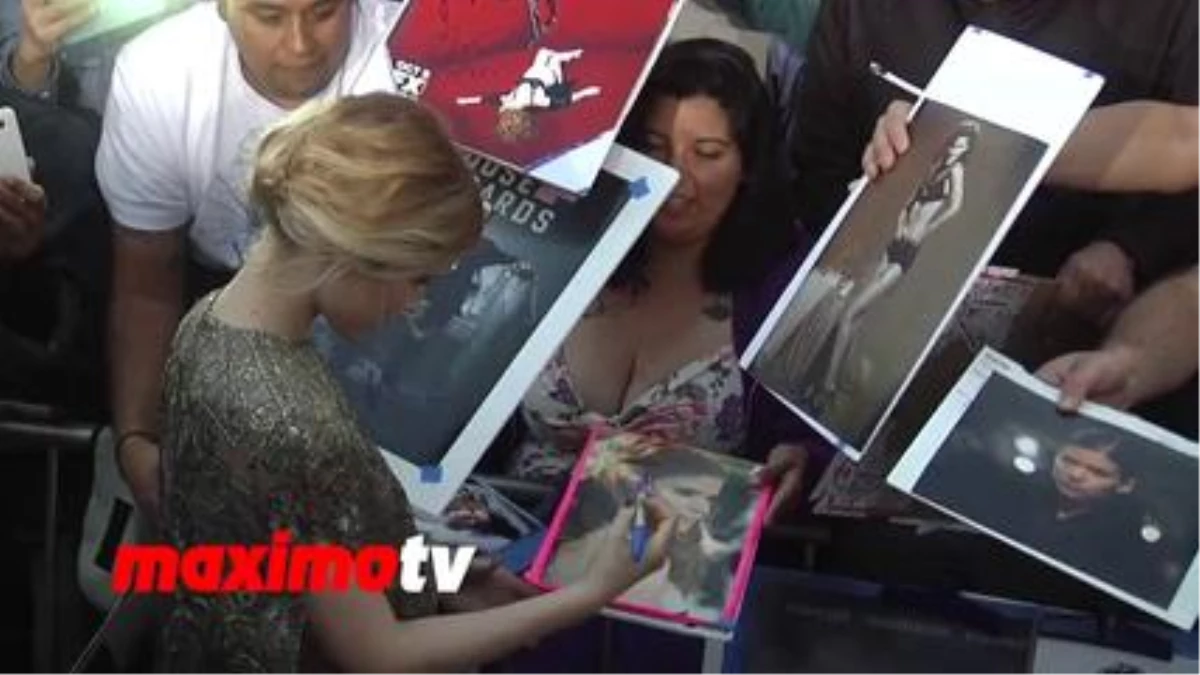 Kate Mara Signs Autographs For The Mob Of Fans At Transcendence Premiere