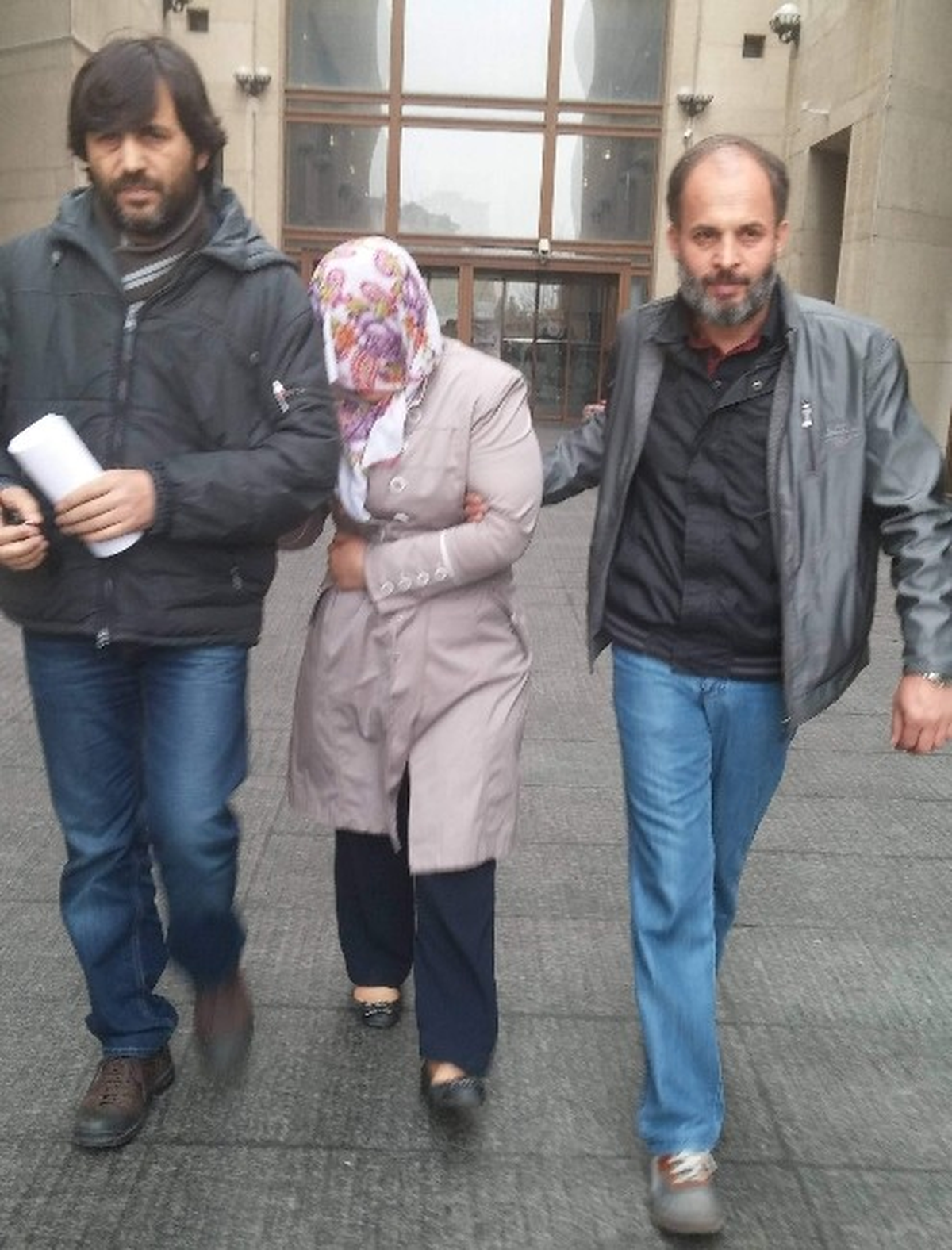 Kendisini Bıçaklayan Kızını Merdane ile Öldüren Anne İkinci Duruşmada da Gözyaşlarını Tutamadı