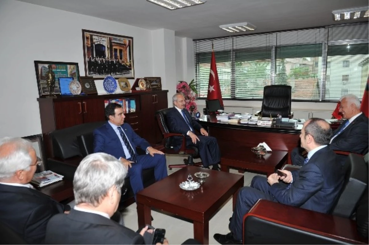 Kılıçdaroğlu, Türkiye Emekliler Derneği\'ni Ziyaret Etti