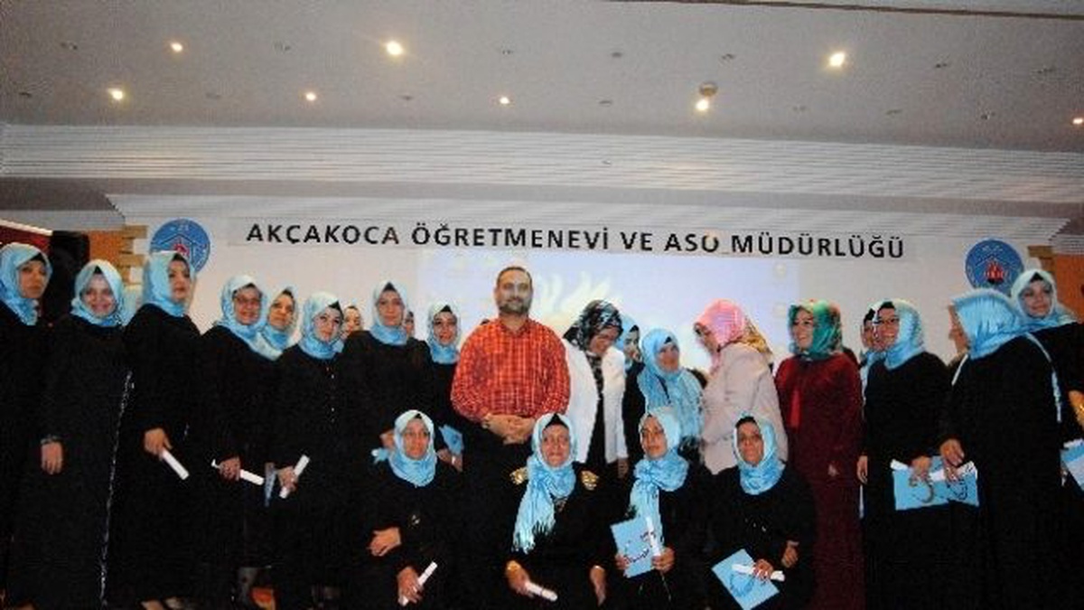 Kuran Kursu Kursiyerleri Belgelerini Aldılar