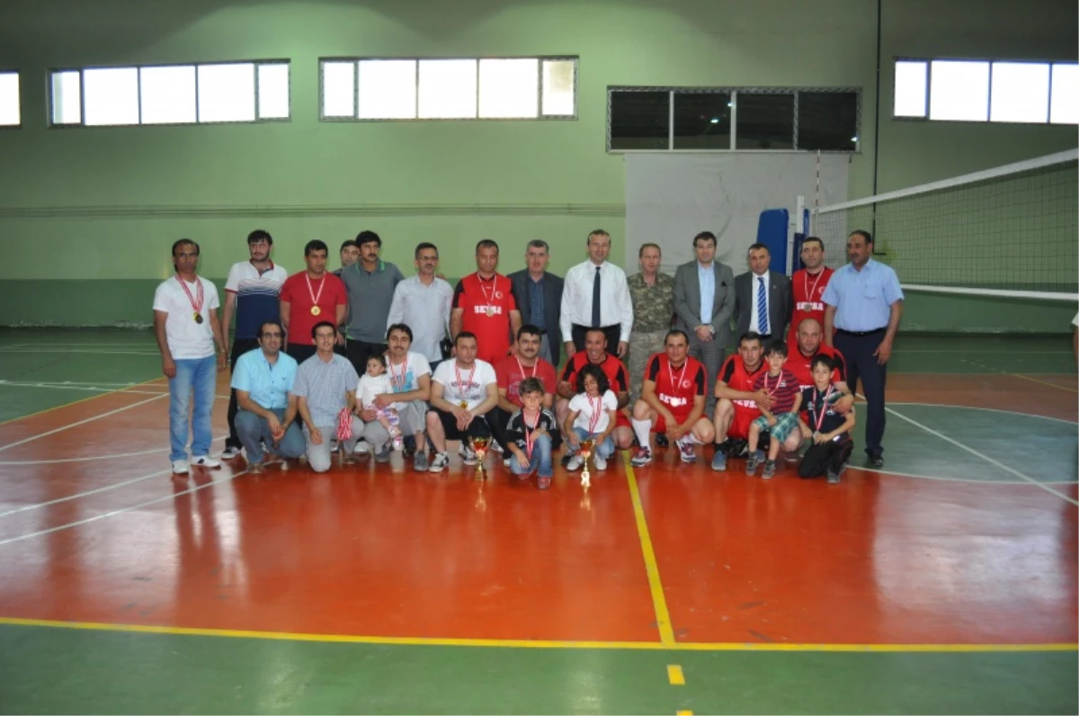 Kurtalan\'da Voleybol Turnuvası Sonuçlandı