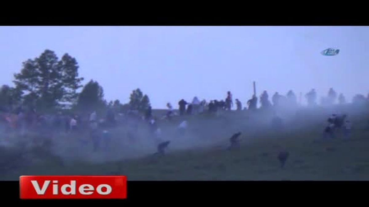 Muş\'ta Yolu Kapatan Göstericilere Jandarmadan Müdahale