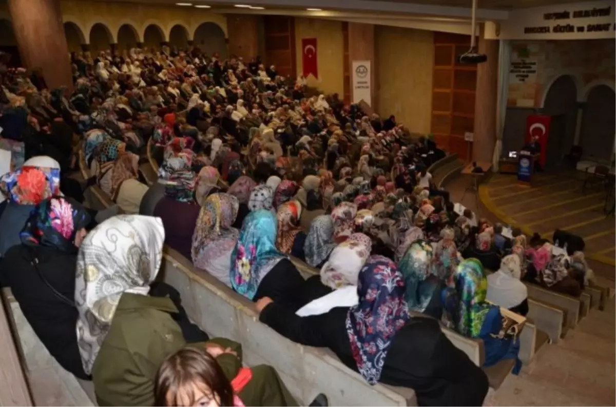 Nevşehir İl Müftülüğünden "Aile İçi İletişimde Anne, Baba ve Çocuk Diyaloğu" Konulu Konferans