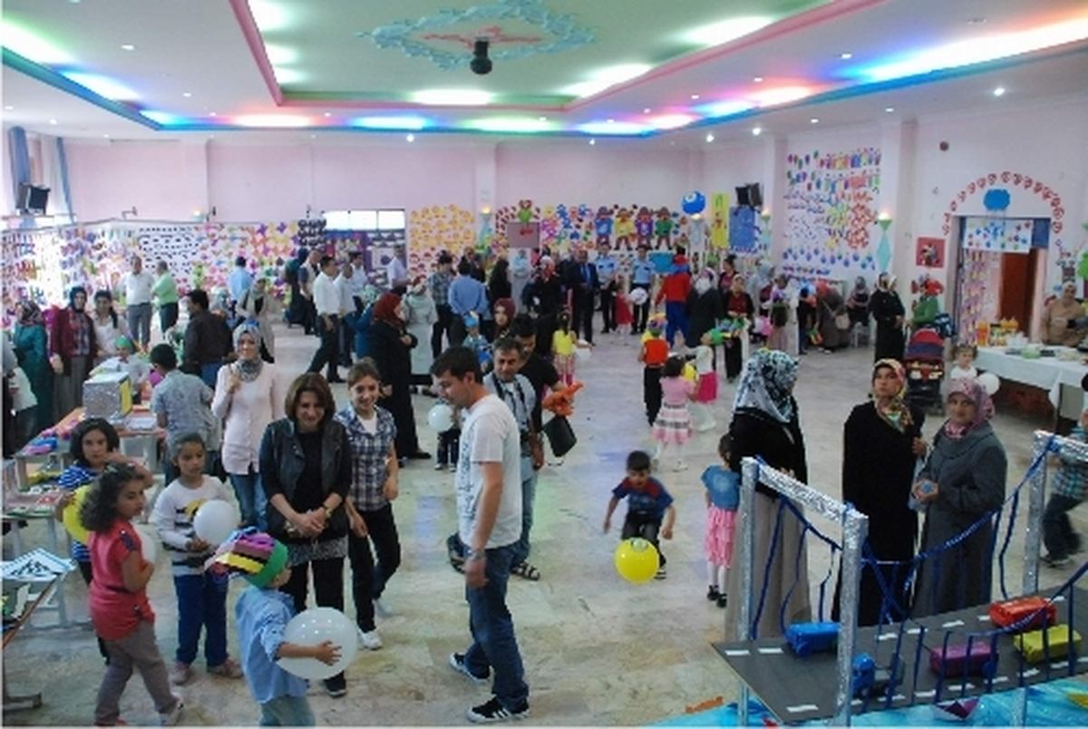Öğrencilerden Yıl Sonu Şenliği