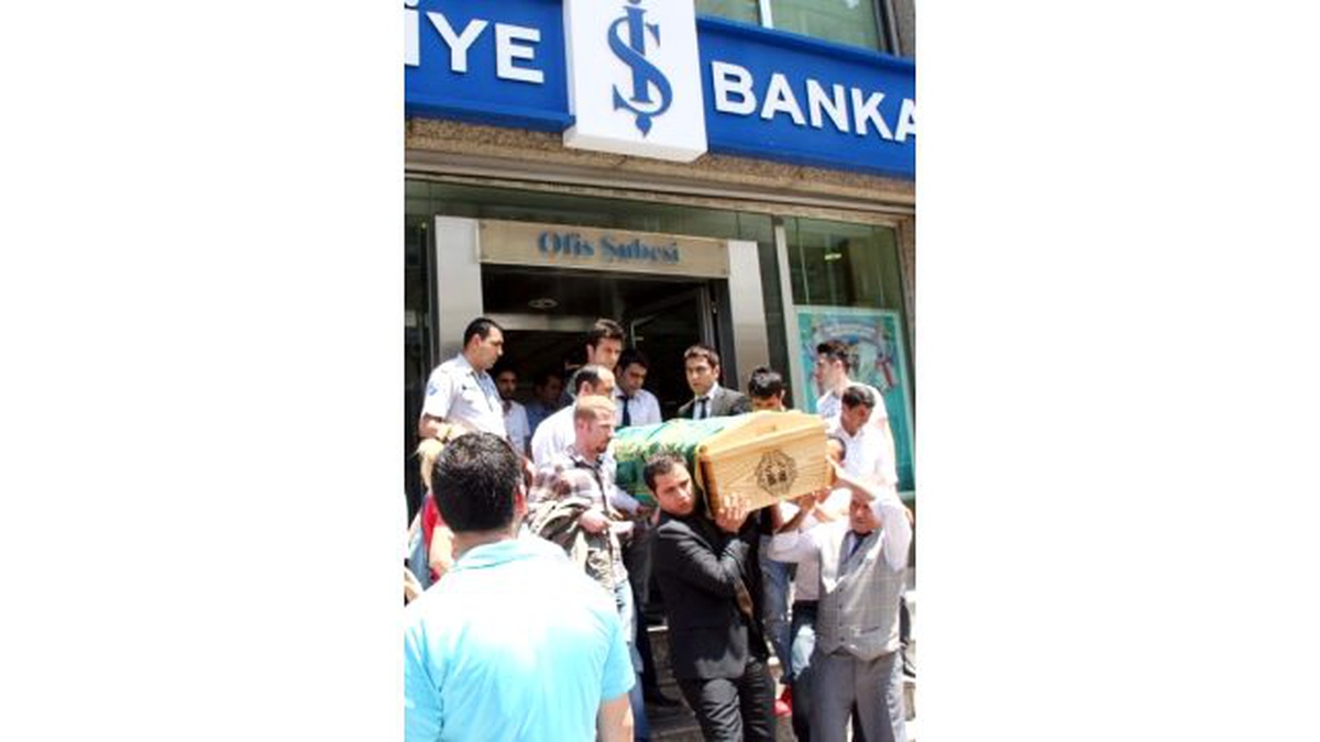 Diyarbakır\'da Ölüm Onu Banka Kuyruğunda Yakaladı