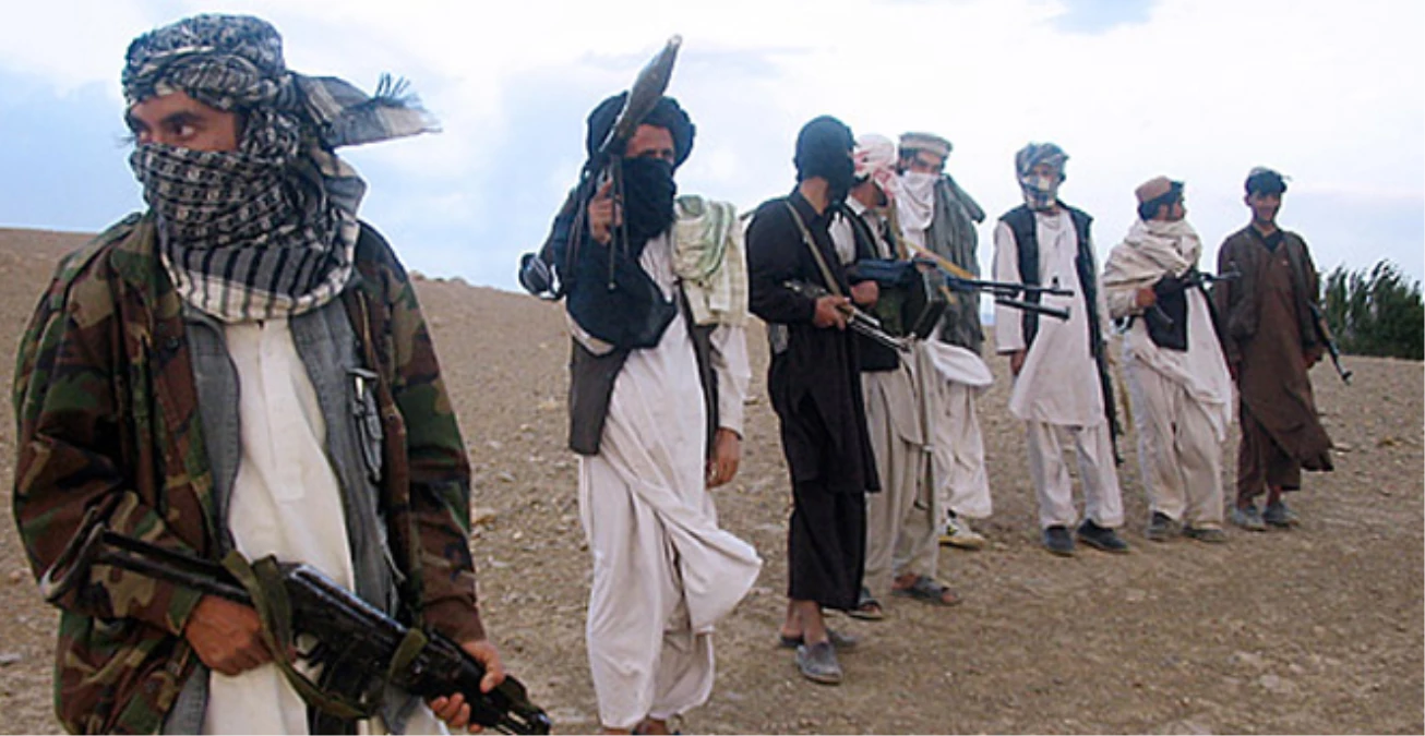Pakistan\'da Taliban Savaşa Hazırlanıyor