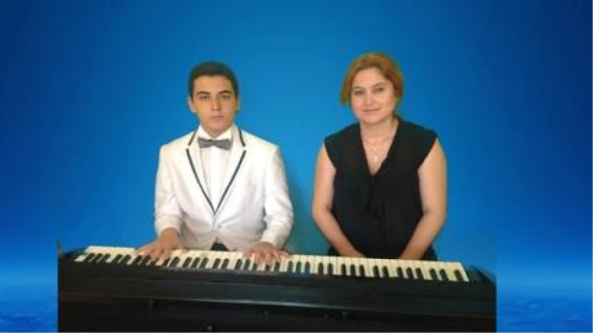 Piyano ile Senfonik Türküler Yemen Türküsü Şarkı Sözü Piyanist Havada Bulut Yok Bu Ne Dumandır...