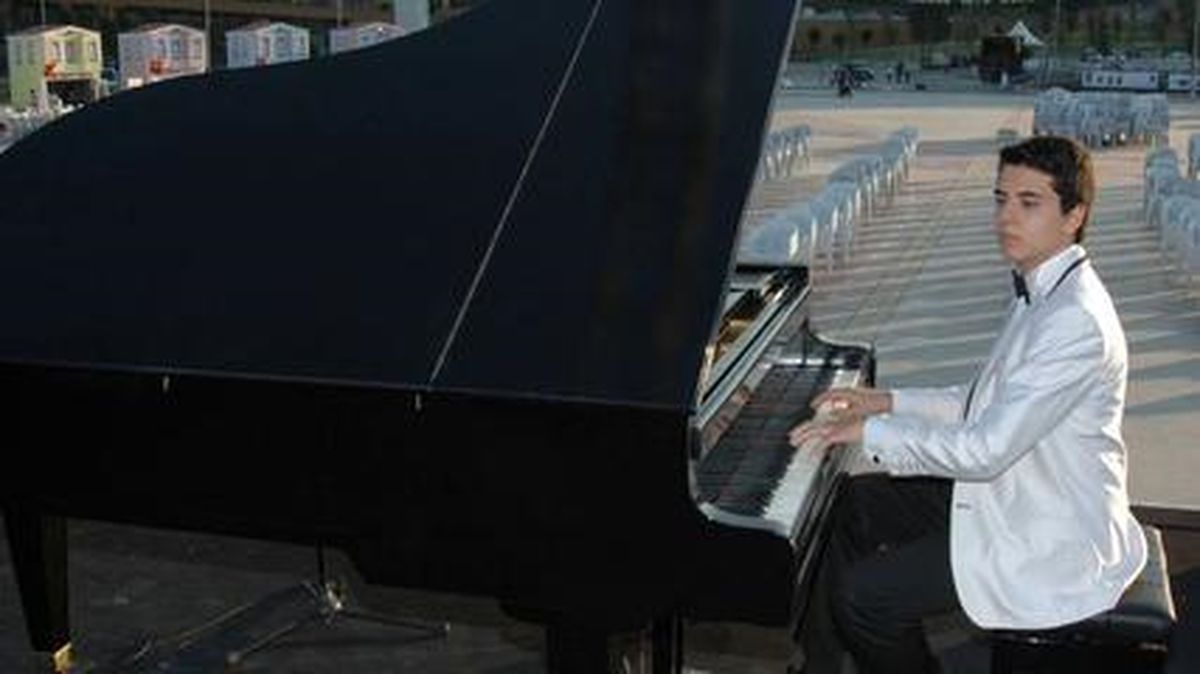 Piyano Özgün Şarkılar Hayatı Tesbih Yapmışım Ebru Gündeş Okulu Lise Egzersiz Etüd Eser Arabesk...
