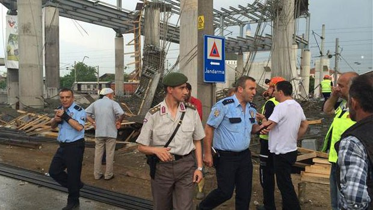 YHT İstasyonundaki Göçükte Enkaz Kaldırma Çalışması Sürüyor