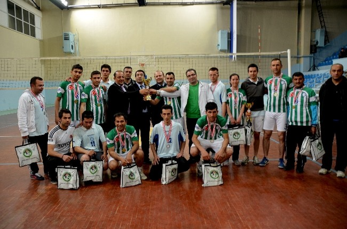 Sarıkamış\'ta Kurumlararası Voleybol Turnuvası Sona Erdi