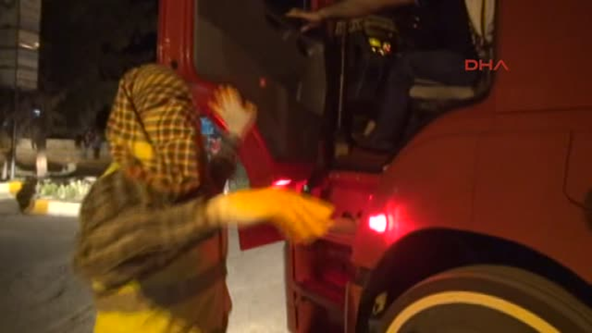 Silvan\'da Gergin Gece 2 Polis Yaralandı