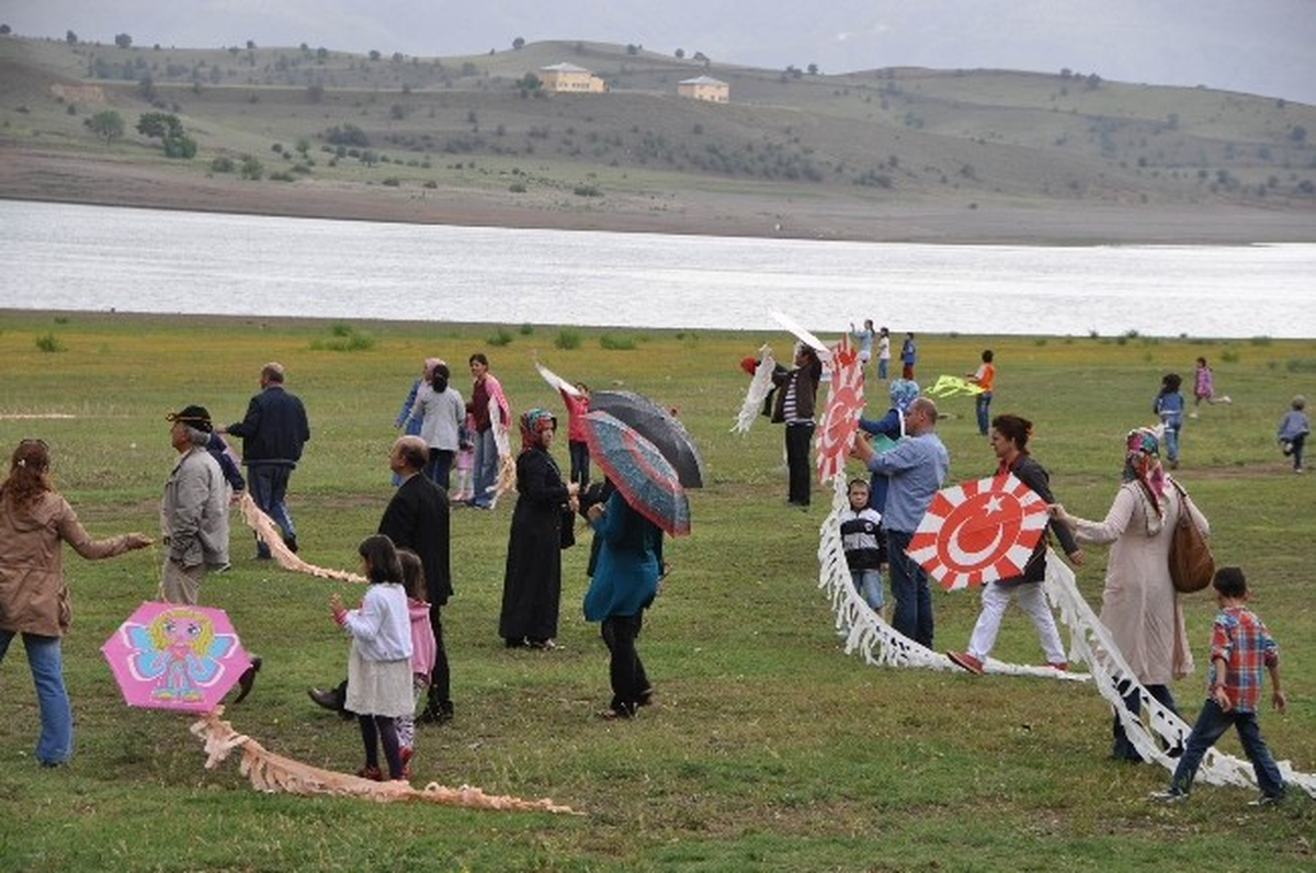 Suşehri\'nde Uçurtma Şenliği Düzenlendi