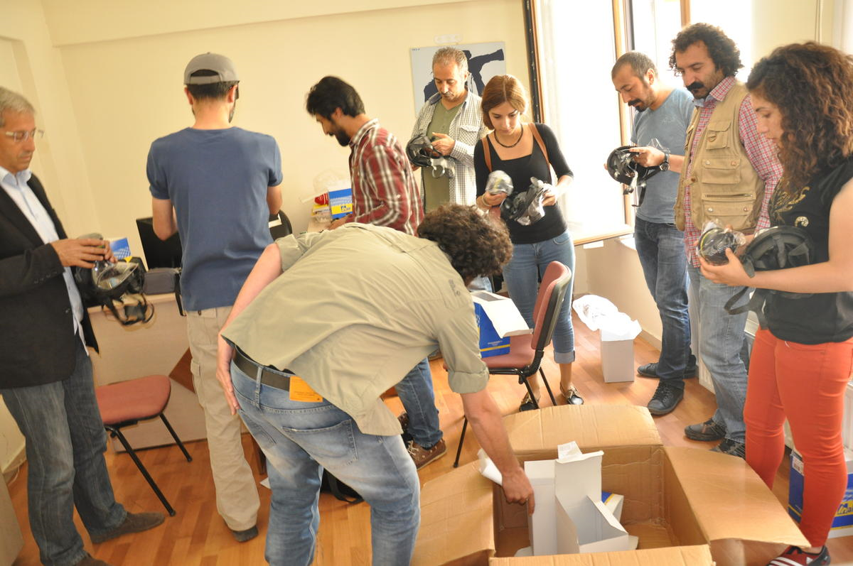 Tgf\'den Gazetecilere Gaz Maskesi