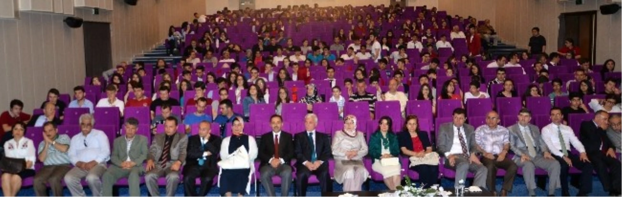 Trabzon\'da Liseler Arası Tiyatro Festivali Plaket Töreni Yapıldı