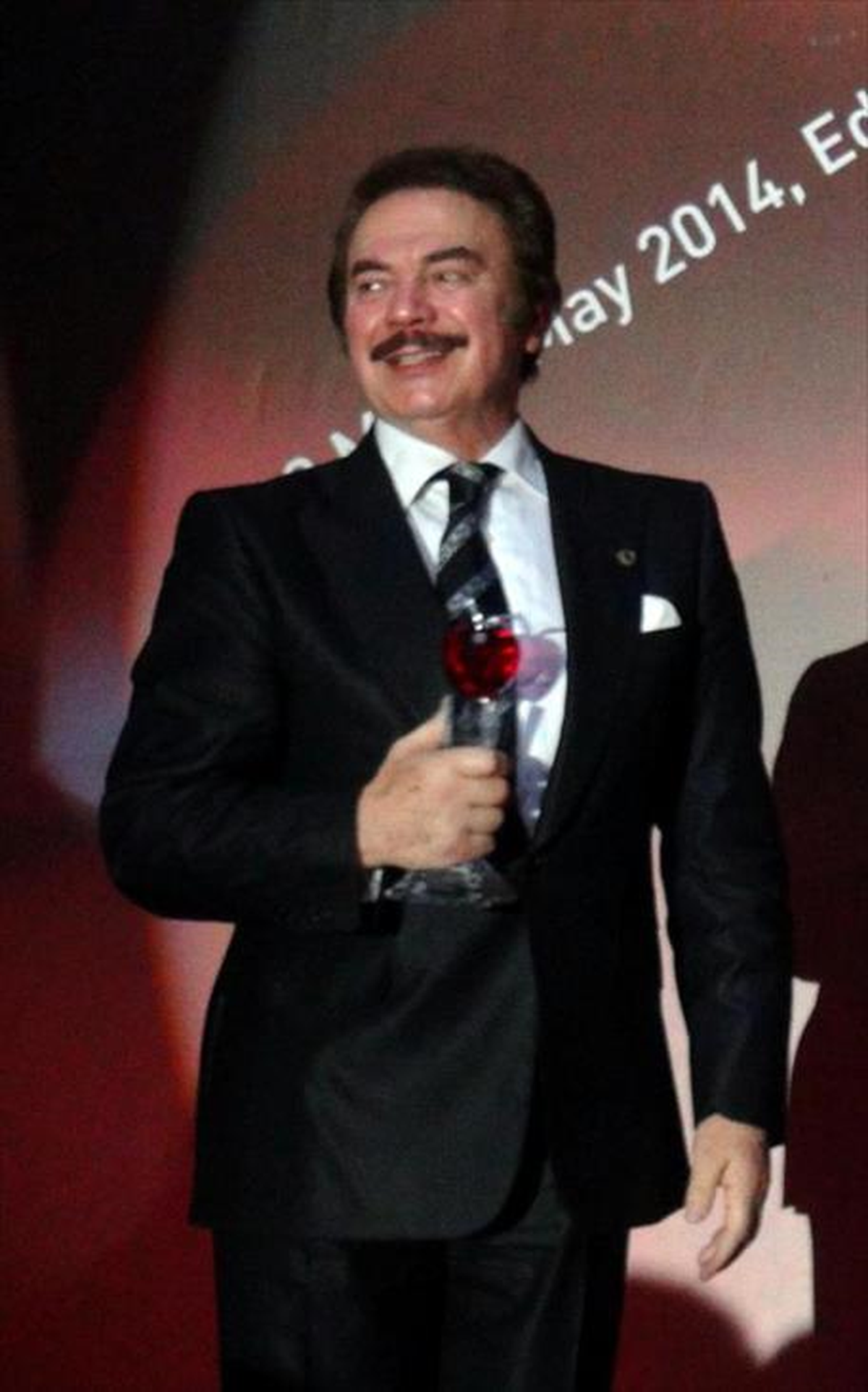 Türk Dünyası'ndan Orhan Gencebay'a Kızıl Elma Ödülü