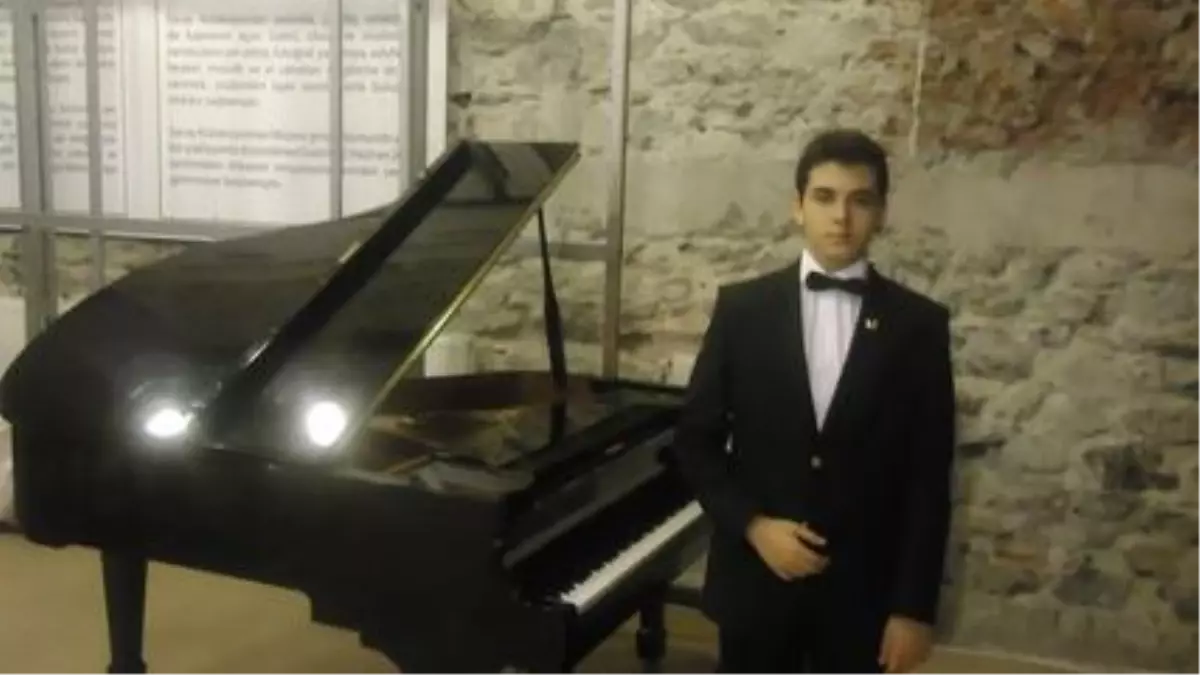 Tuti-i Mucize Guyem Ne Desem Laf Değil Vokaist: Oya Solo Piyano Resitali Youtube Zeki Müren Itri...