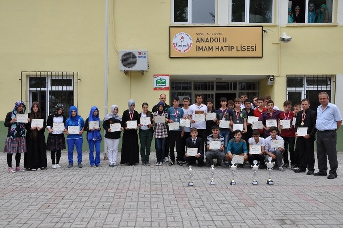 19 Mayıs İhl\'den Başarılı Sporculara Ödül