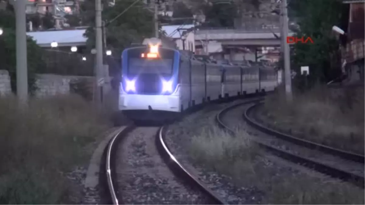 7 Yaşındaki Çocuğa Tren Çarptı, Mahalleli Tren Yolunu Kapattı