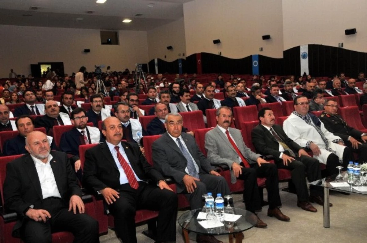 Akü\'de \'2013-2014 Akademik Yılı Mezuniyet Töreni\'