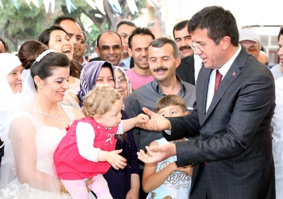 Bakan Zeybekci ile Vatandaşlar Arasında Güldüren Diyaloglar