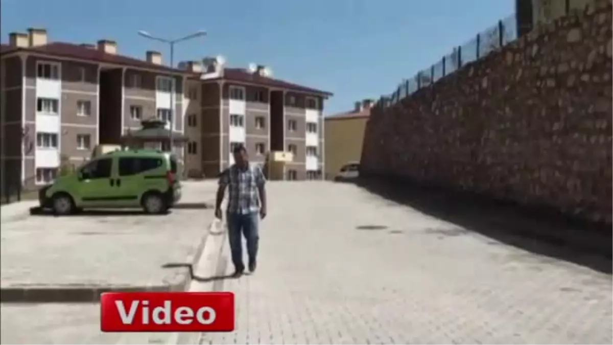 Bayburt\'ta Fırtına Çatıyı Uçurdu